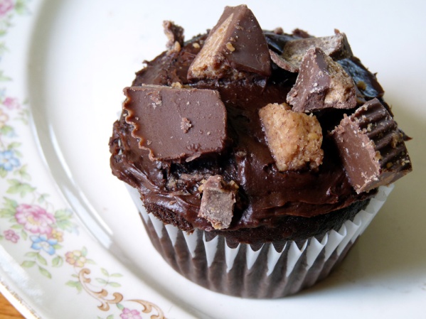 Peanut Butter Chocolate Filled Cupcakes